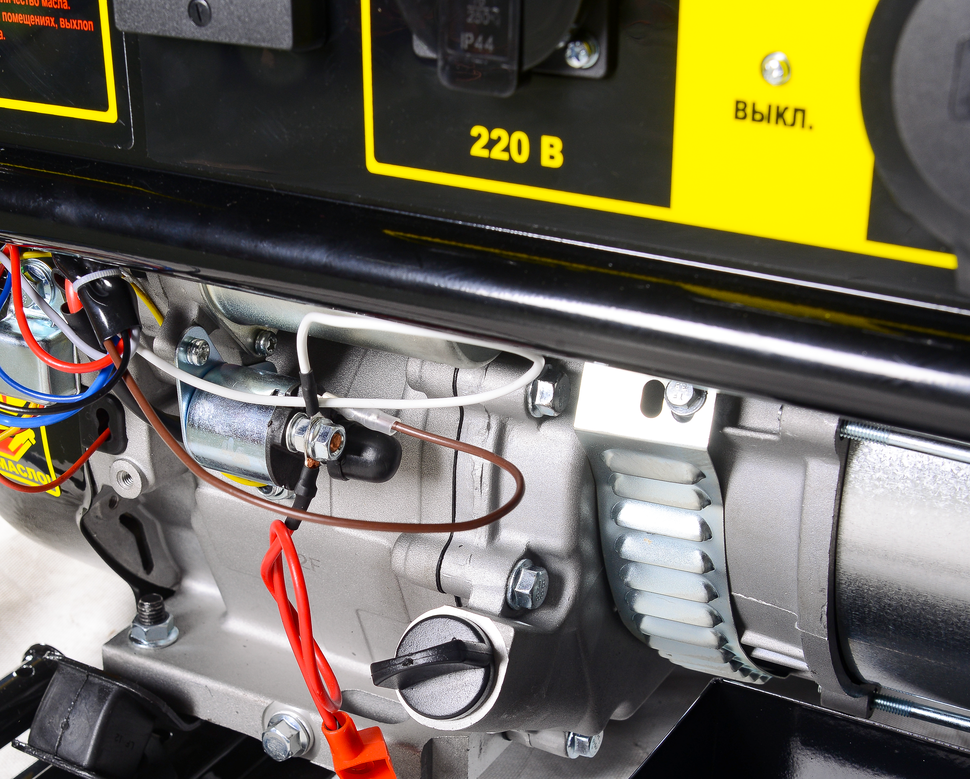 Портативный бензогенератор Huter DY9500LX-3 64/1/41 